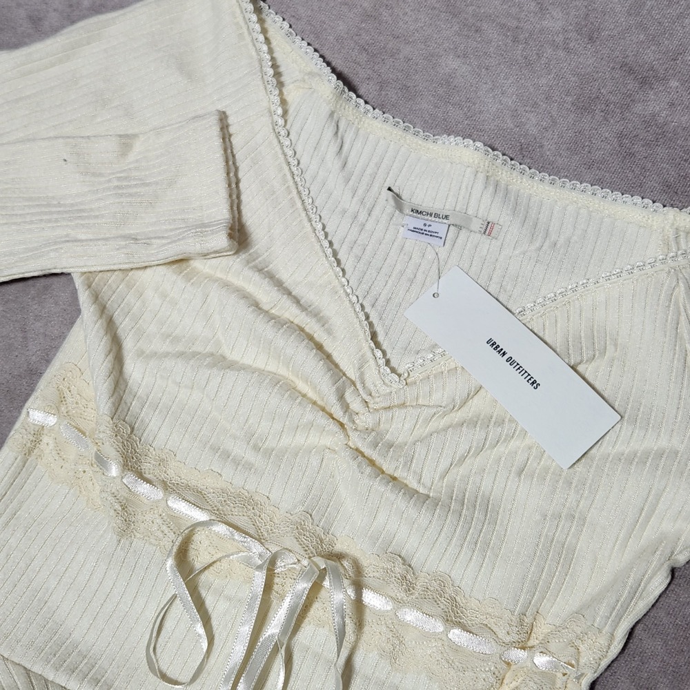 Kimchi Blue Urban Outfitters Ivory Ribbed Lace Peplum l/s Tie Top NWT Small‎